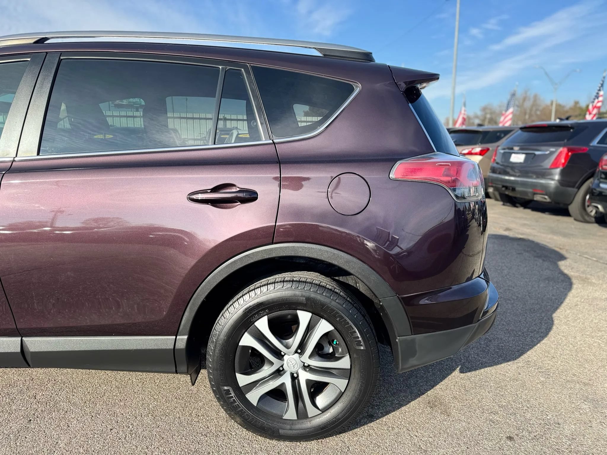 Used 2017 Toyota RAV4 LE FWD image 10