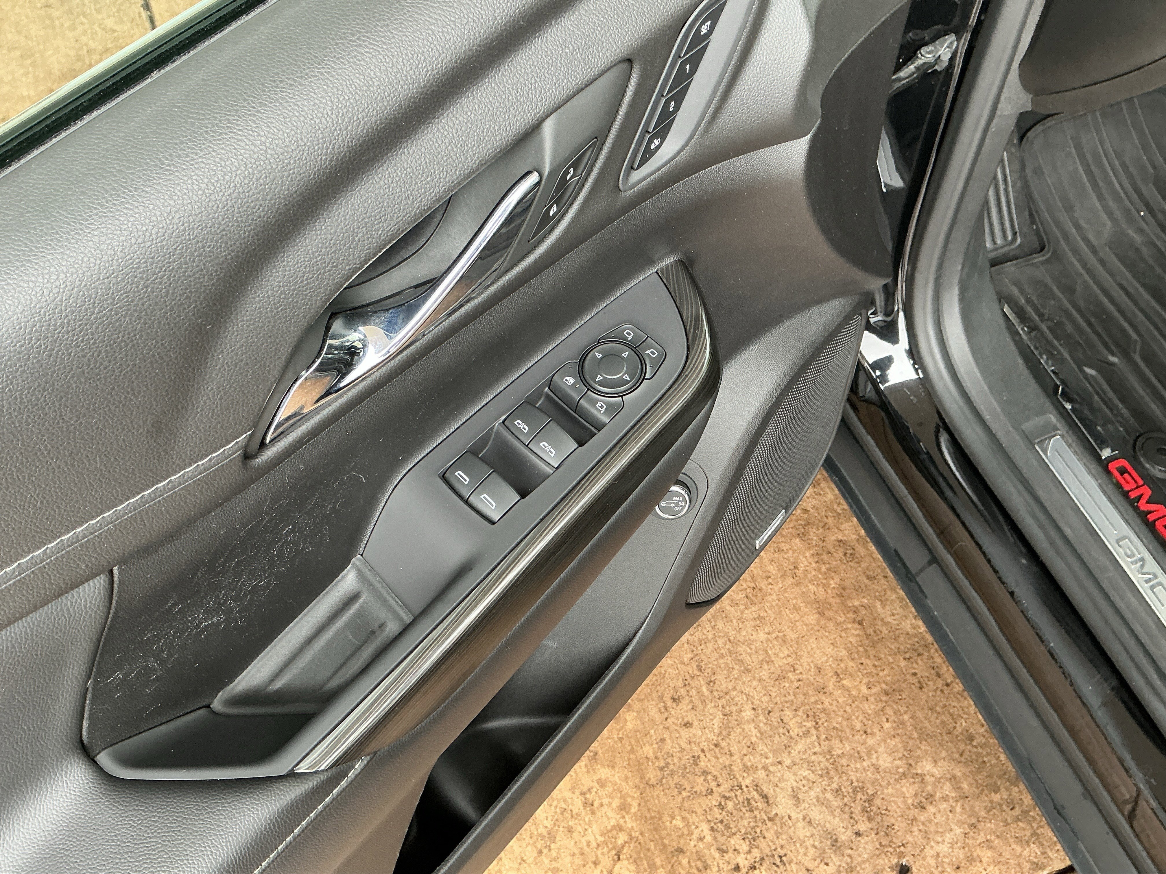 Used 2022 GMC Acadia SLT w/ Preferred Package image 15