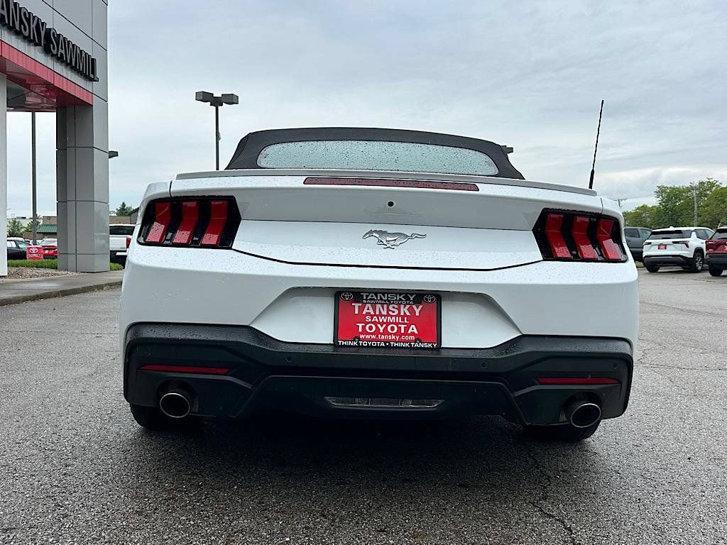 Used 2025 Ford Mustang Premium RWD image 4