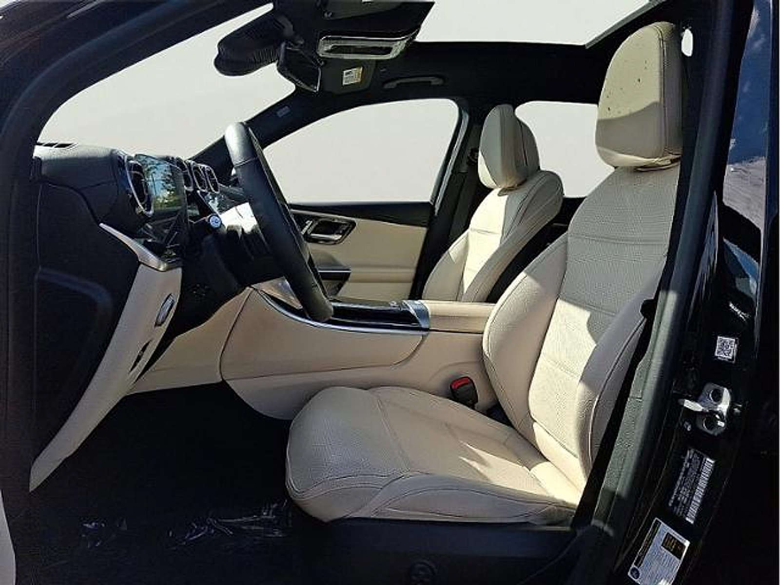 Used 2023 Mercedes-Benz GLC 300 4MATIC image 11