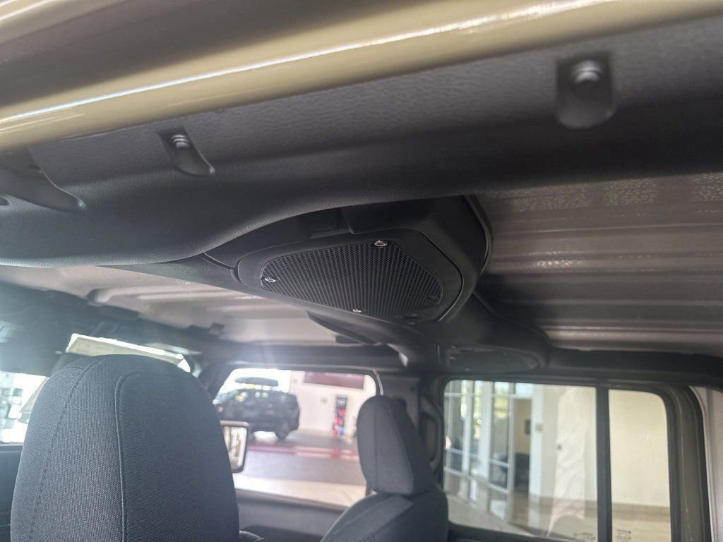 New 2025 Jeep Gladiator Sport image 21