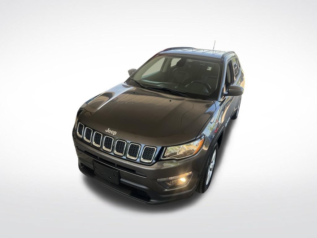 Used 2018 Jeep Compass Latitude w/ Cold Weather Group AWD/4WD image 39