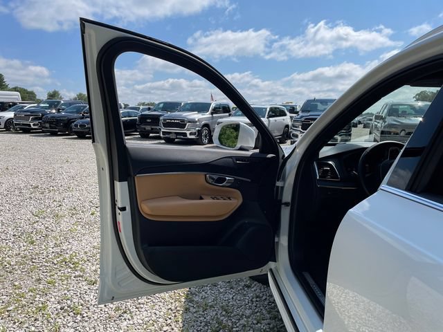 Used 2025 Volvo XC90 B5 Ultra w/ Protection Package Premier AWD/4WD image 26