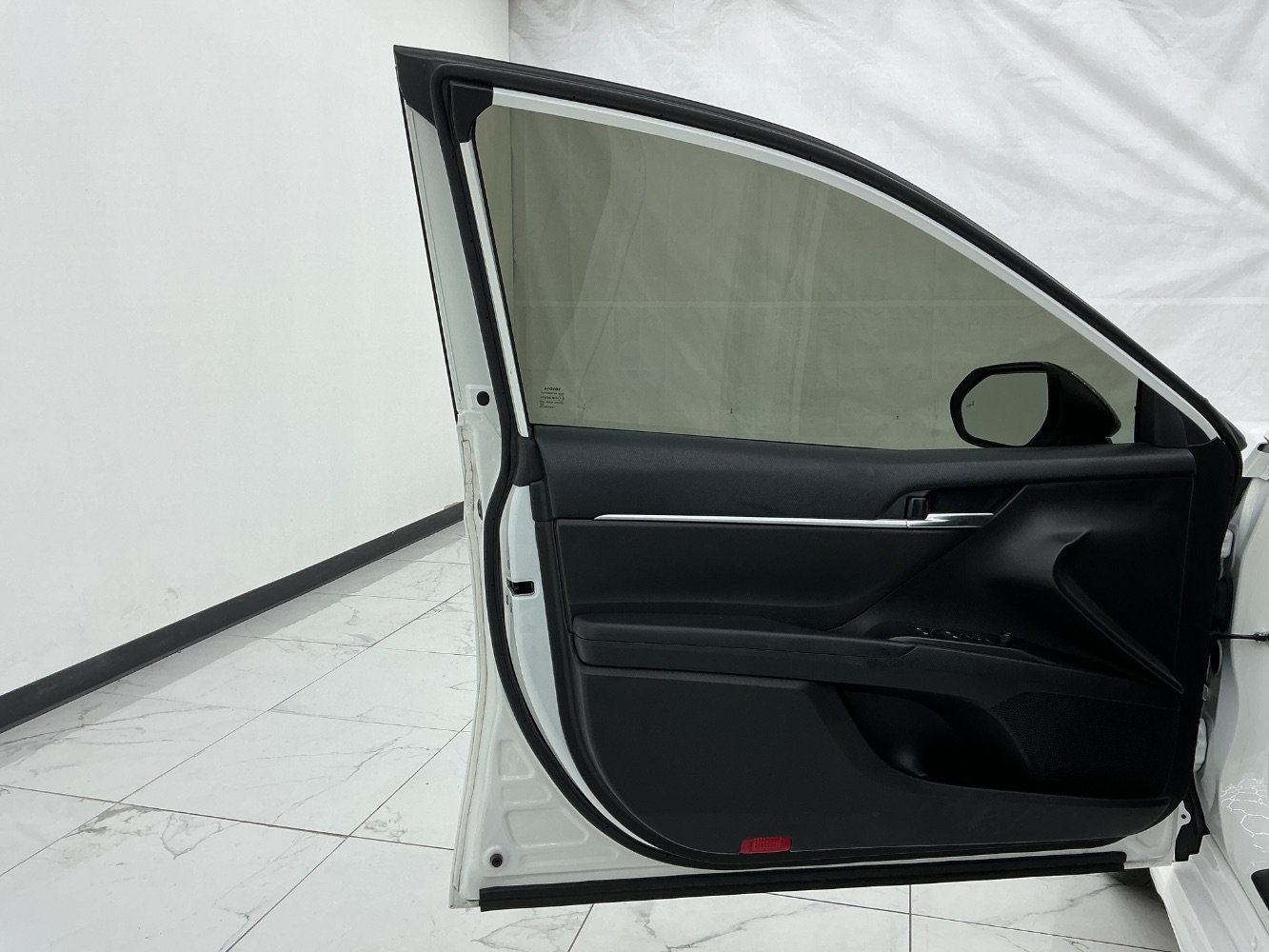 Used 2023 Toyota Camry SE w/ Convenience Package FWD image 18