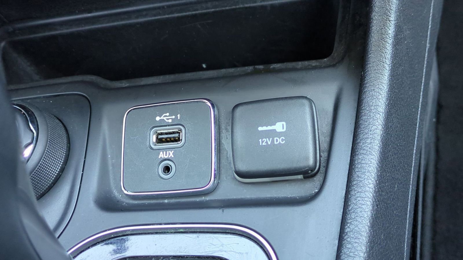 Used 2020 Jeep Cherokee Limited image 34