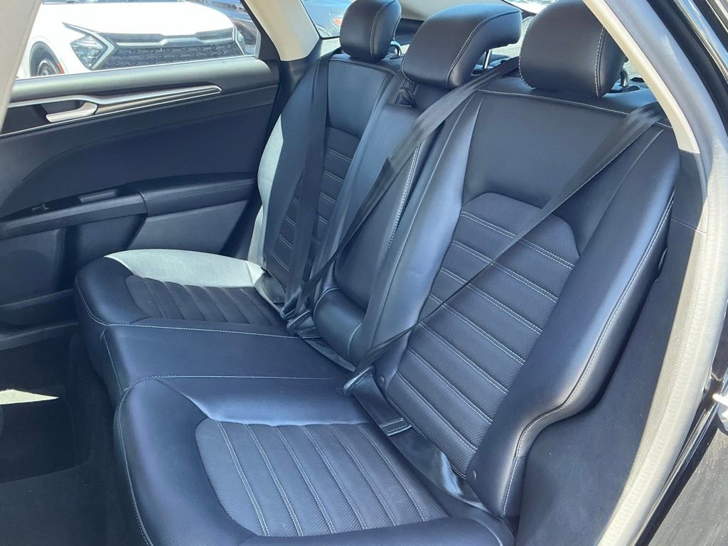 Used 2017 Ford Fusion SE w/ Equipment Group 201A FWD image 22