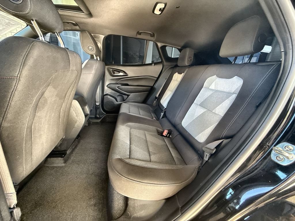 Used 2025 Chevrolet Trax RS w/ Sunroof Package FWD image 15
