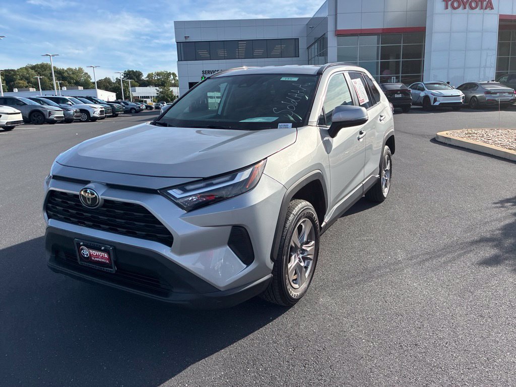 Used 2025 Toyota RAV4 XLE AWD/4WD image 19