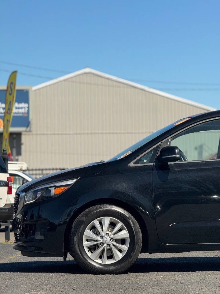Used 2016 Kia Sedona LX w/ LX Convenience Package FWD image 17