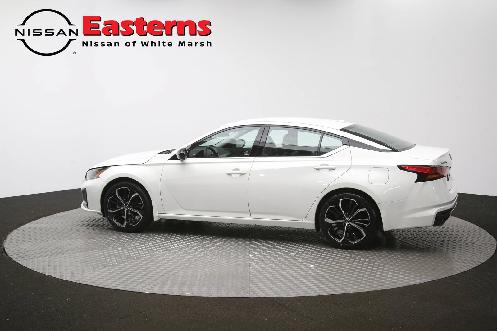 Used 2025 Nissan Altima 2.5 SR FWD image 60