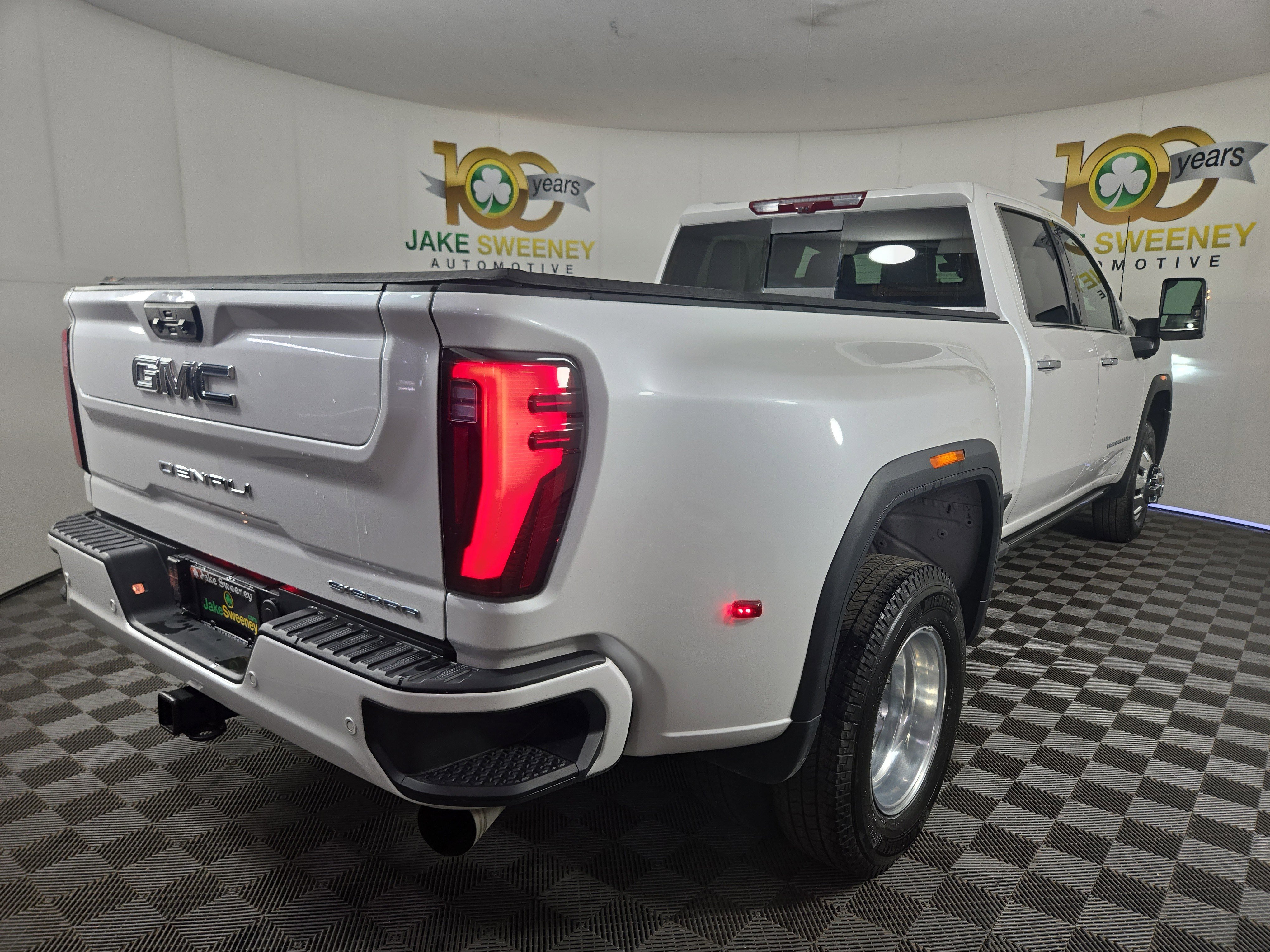 Used 2024 GMC Sierra 3500 Denali Ultimate image 9