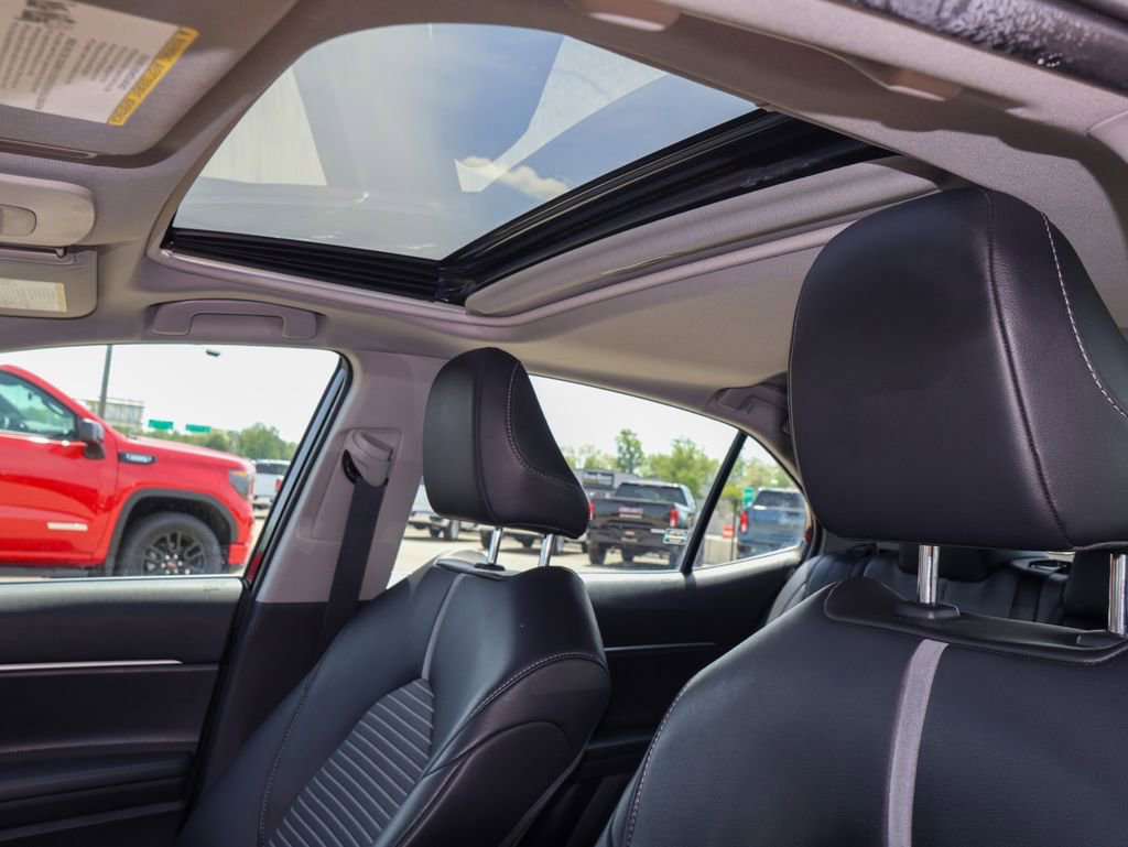 Used 2021 Toyota Camry SE w/ Cold Weather Package FWD image 7