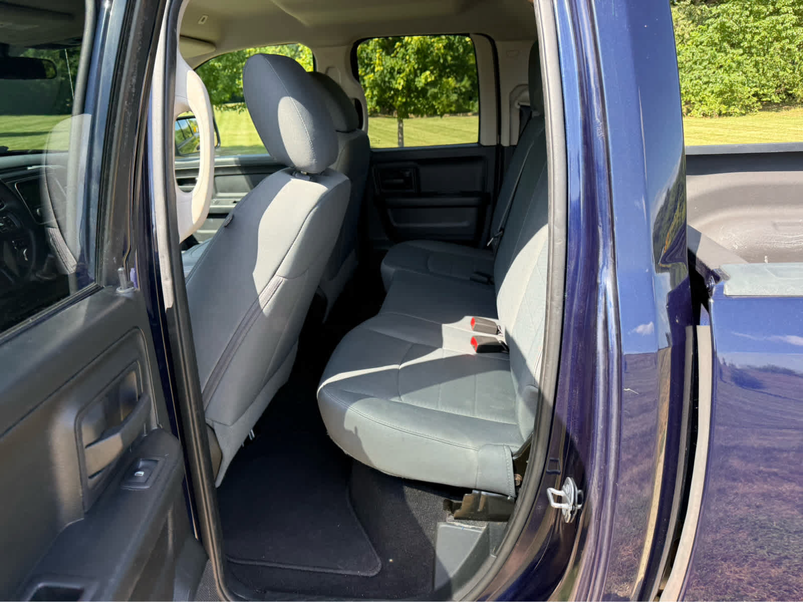 Used 2017 RAM 1500 Express AWD/4WD image 9