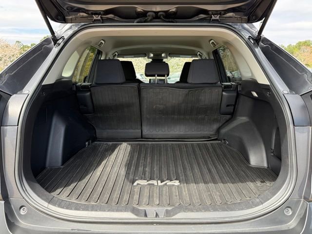 Used 2022 Toyota RAV4 LE image 29