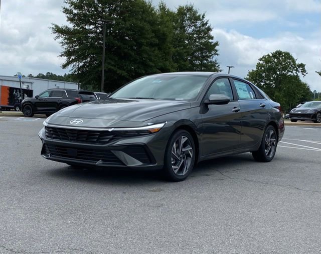 Certified 2025 Hyundai Elantra Limited image 3