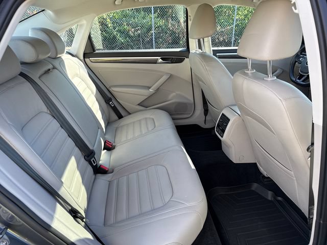 Used 2017 Volkswagen Passat 1.8T SEL Premium FWD image 10