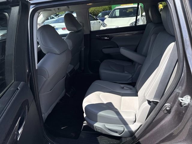 Used 2022 Toyota Highlander Platinum AWD/4WD image 17