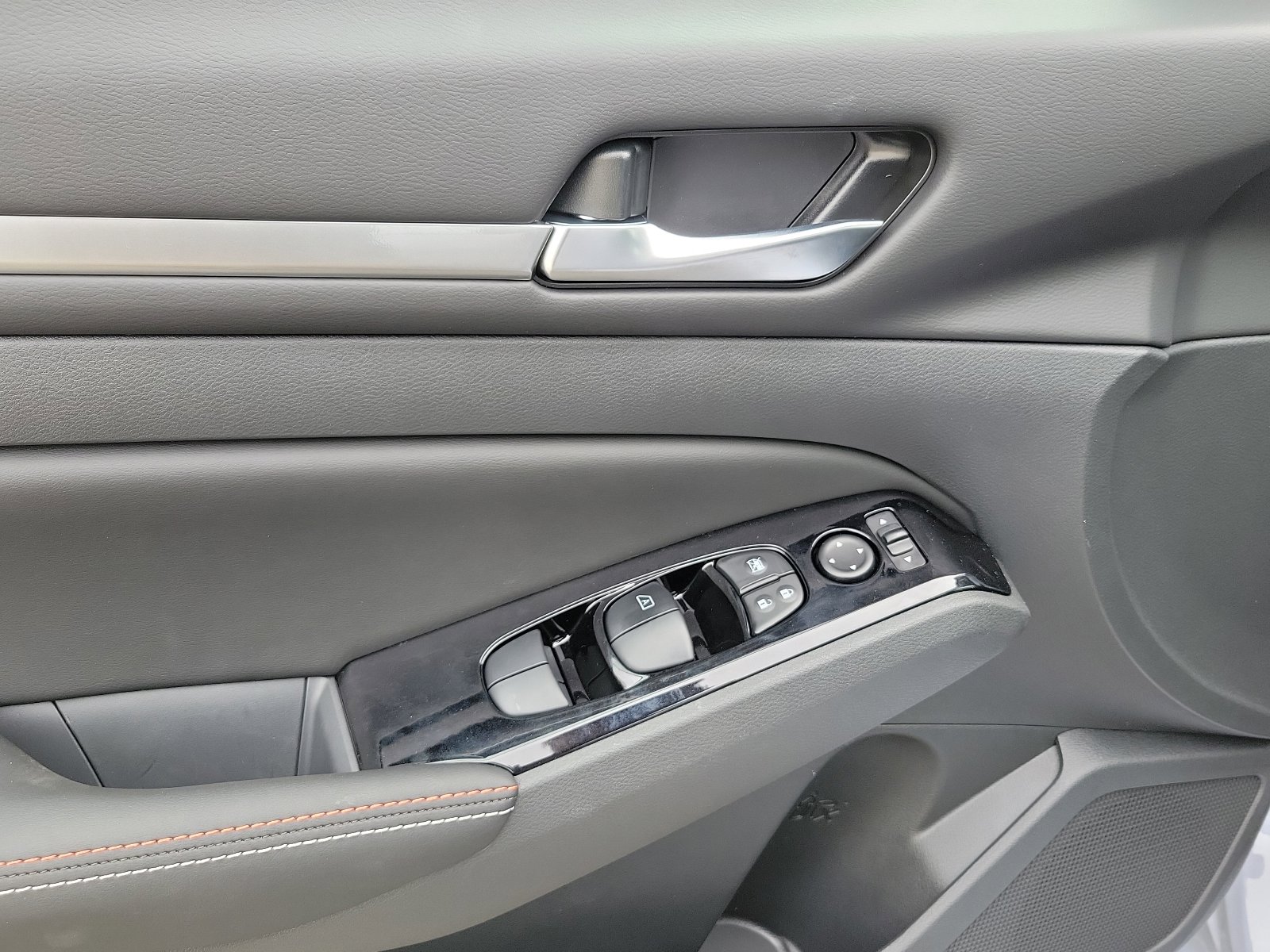 New 2025 Nissan Altima 2.5 SR image 16