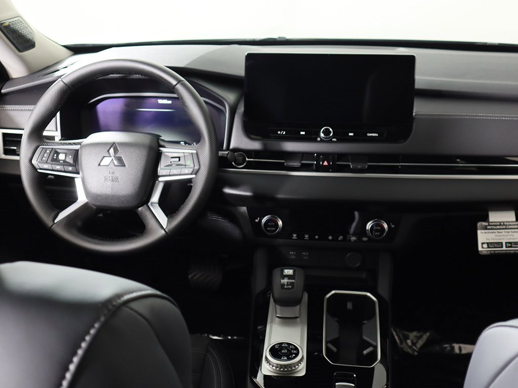 New 2025 Mitsubishi Outlander SE image 36