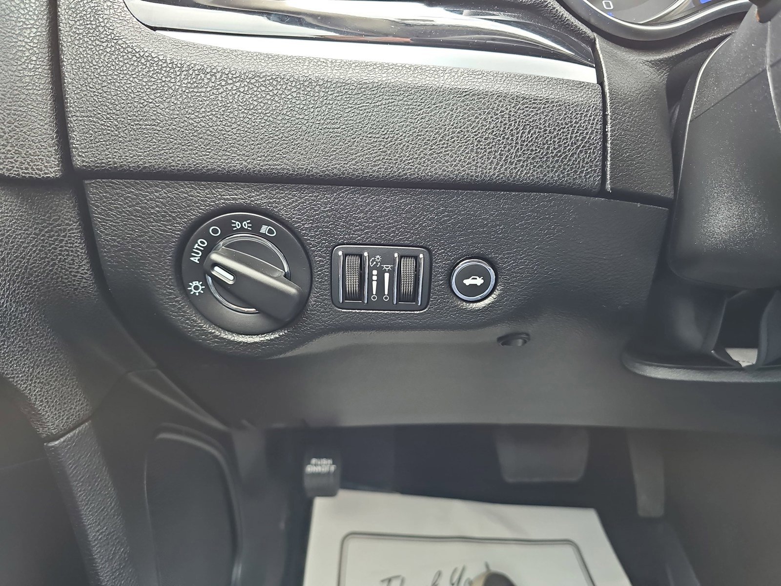Used 2023 Chrysler 300 Touring RWD image 27