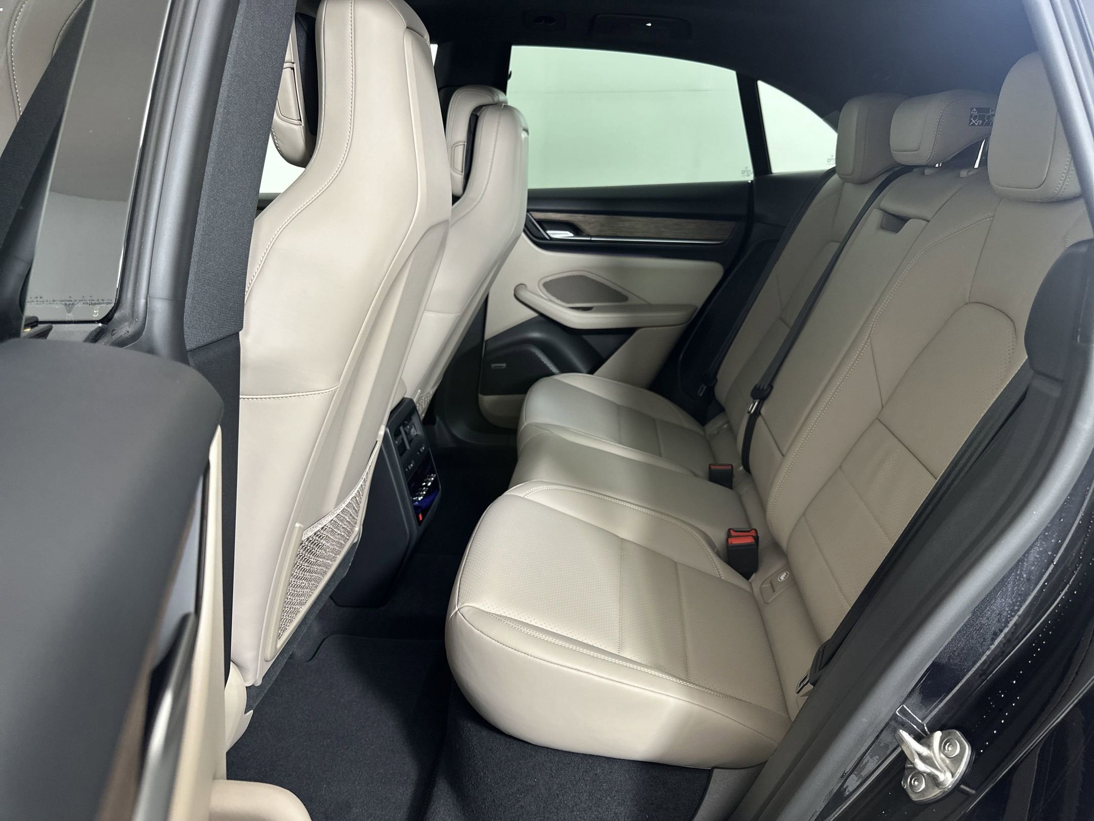 Certified 2025 Porsche Macan 4 Electric image 16