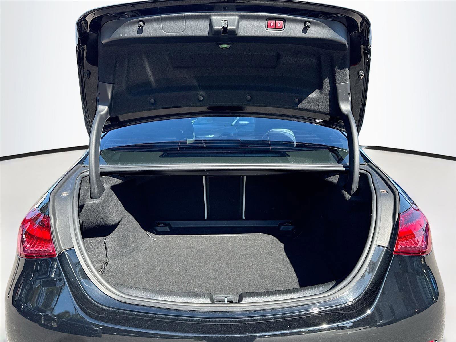 Used 2022 Mercedes-Benz C 300 Sedan image 26