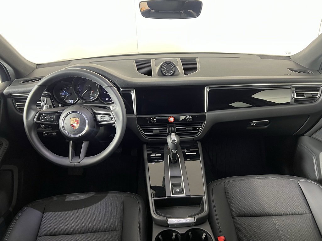 Used 2025 Porsche Macan image 21