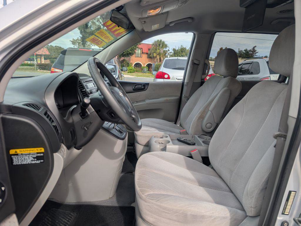 Used 2008 Hyundai Entourage Limited image 9