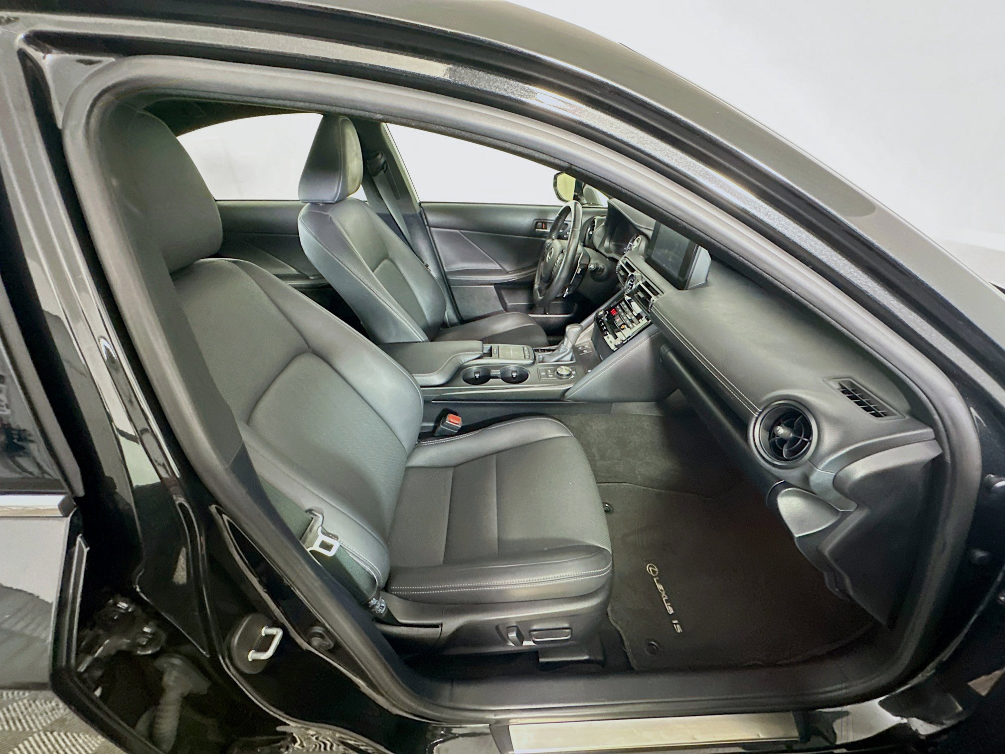 Used 2025 Lexus IS 300 w/ Premium Package image 32