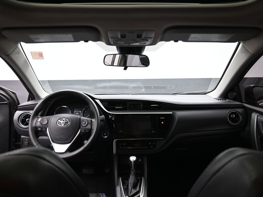 Used 2017 Toyota Corolla SE w/ SE Premium Package image 25