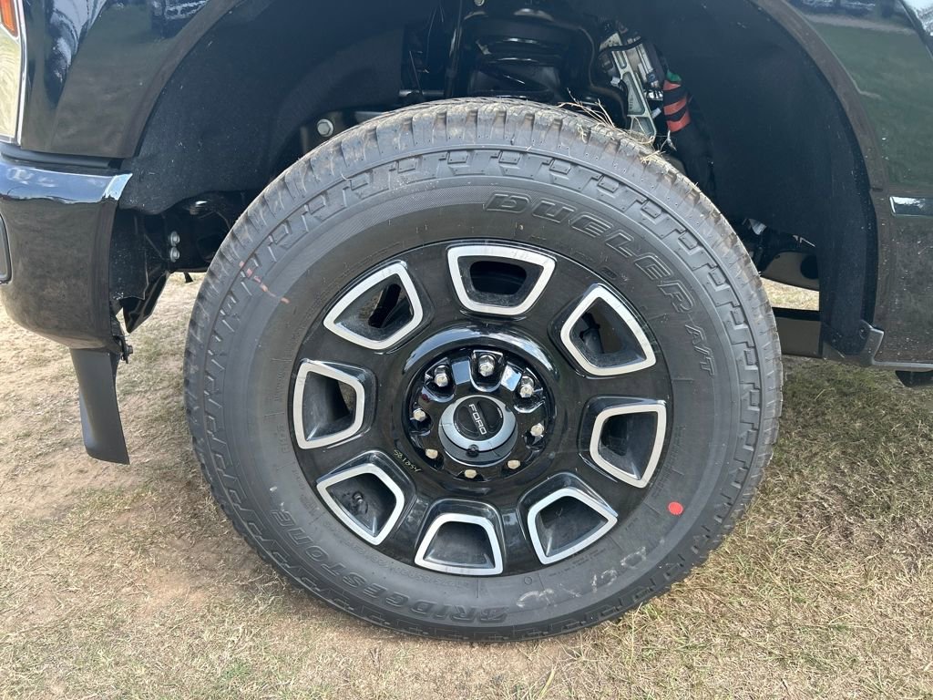 New 2025 Ford F250 Platinum w/ FX4 Off-Road Package image 9