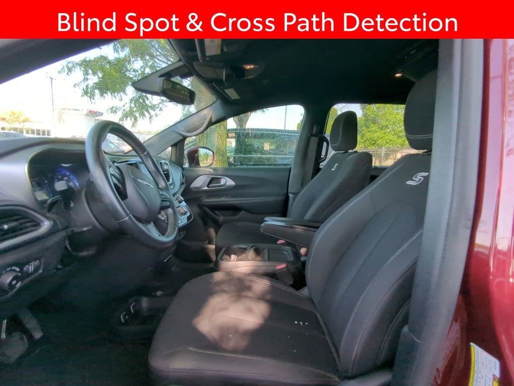 Used 2018 Chrysler Pacifica Touring Plus w/ S Appearance Package FWD image 6