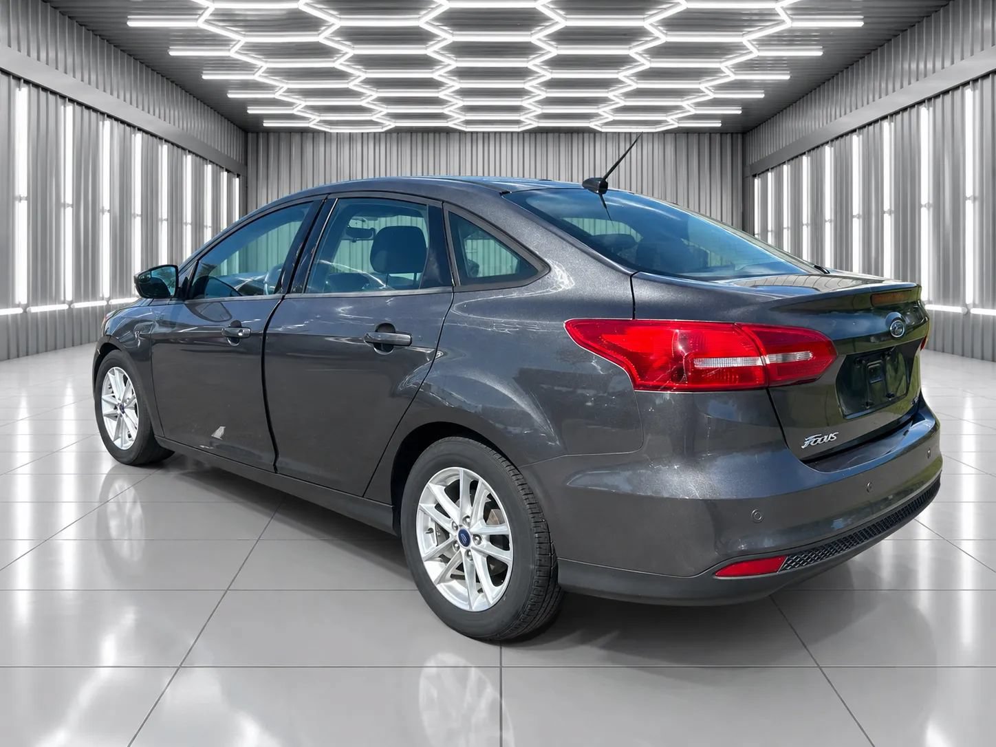 Used 2016 Ford Focus SE w/ Reverse Sensing Package FWD image 5