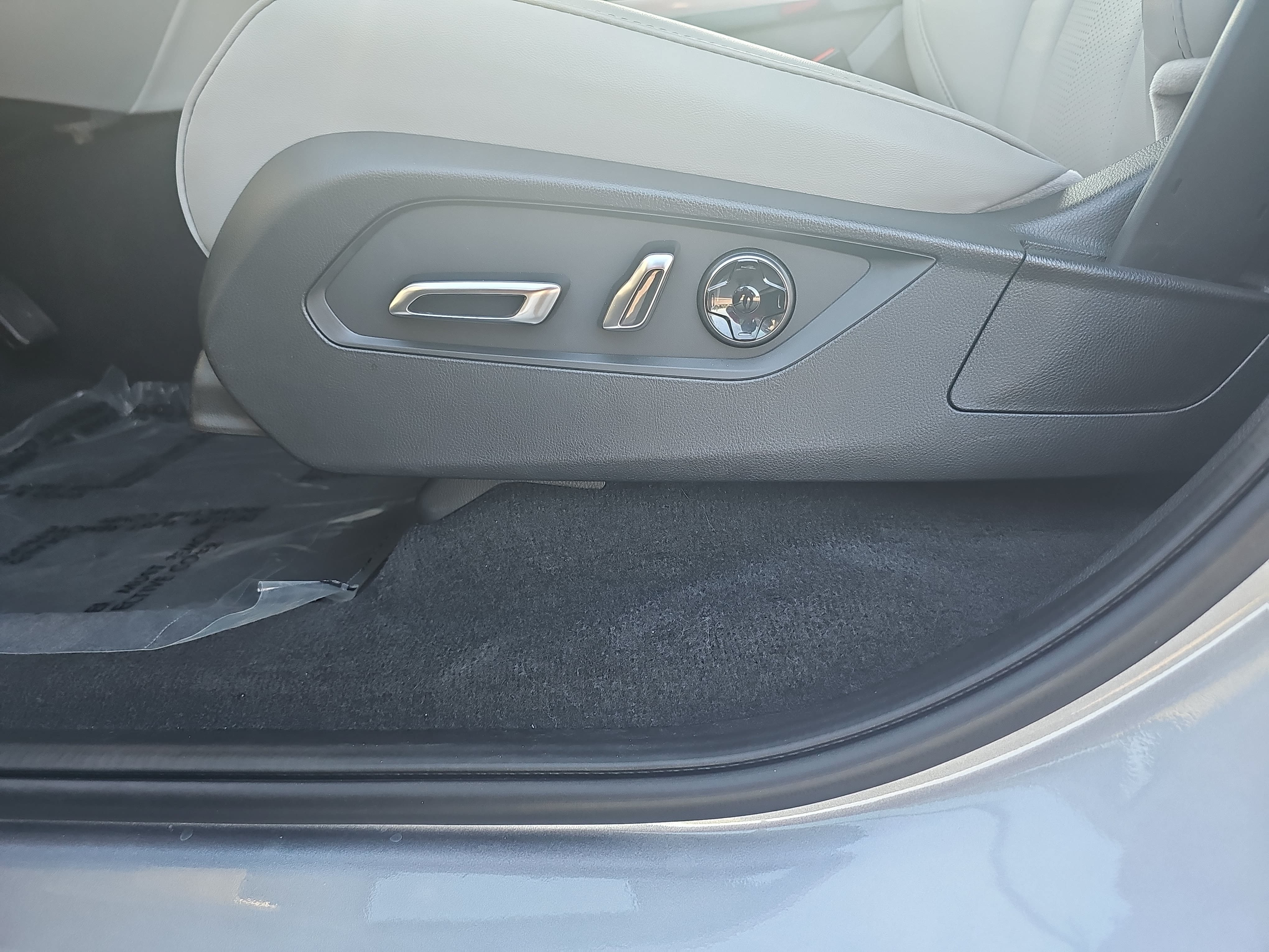 Certified 2025 Acura MDX FWD w/ Technology Package image 29