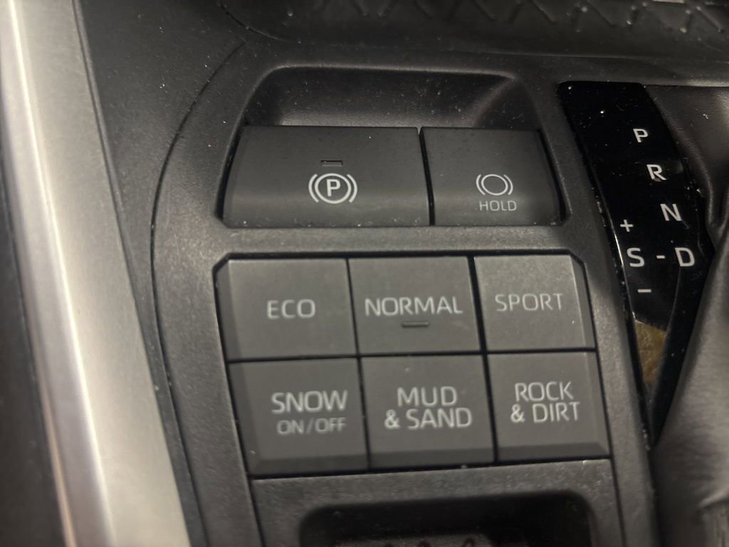 Used 2022 Toyota RAV4 LE image 20