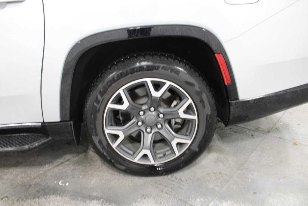 Used 2023 Jeep Wagoneer L Series III w/ Preferred Equipment Group image 43