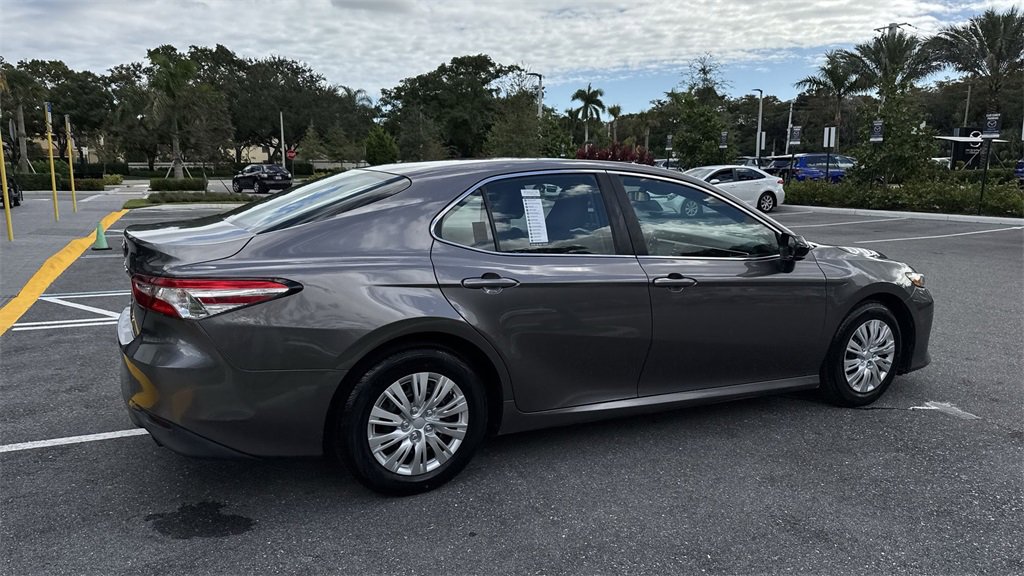 Used 2018 Toyota Camry L image 5