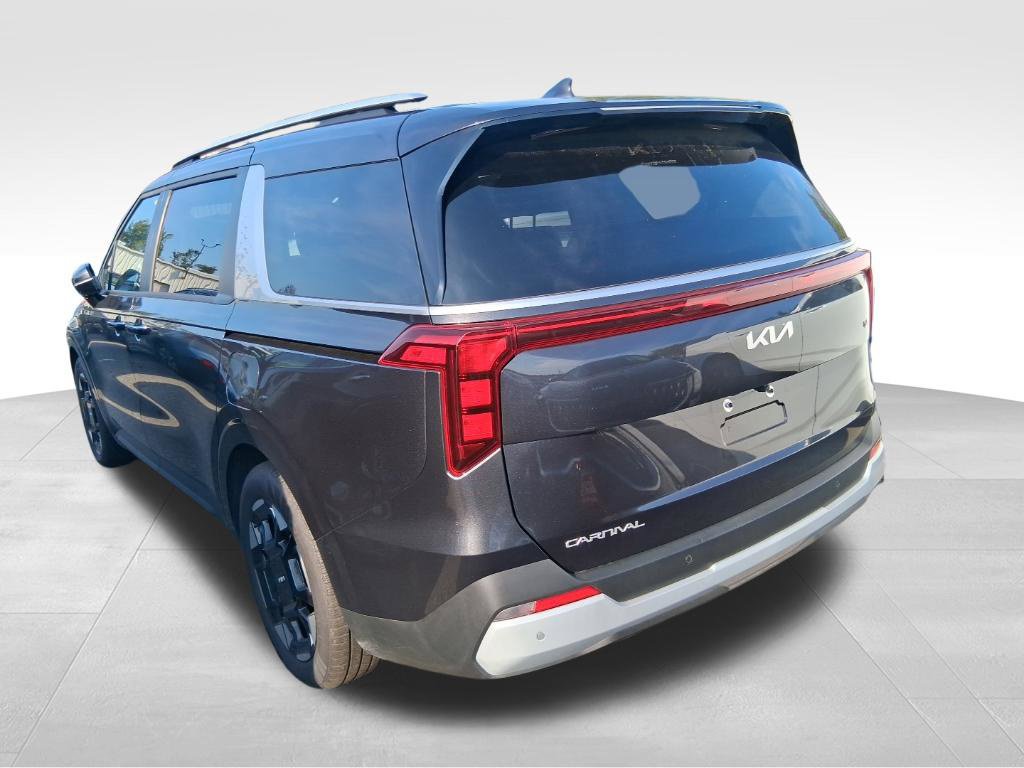 Certified 2026 Kia Carnival EX FWD image 6