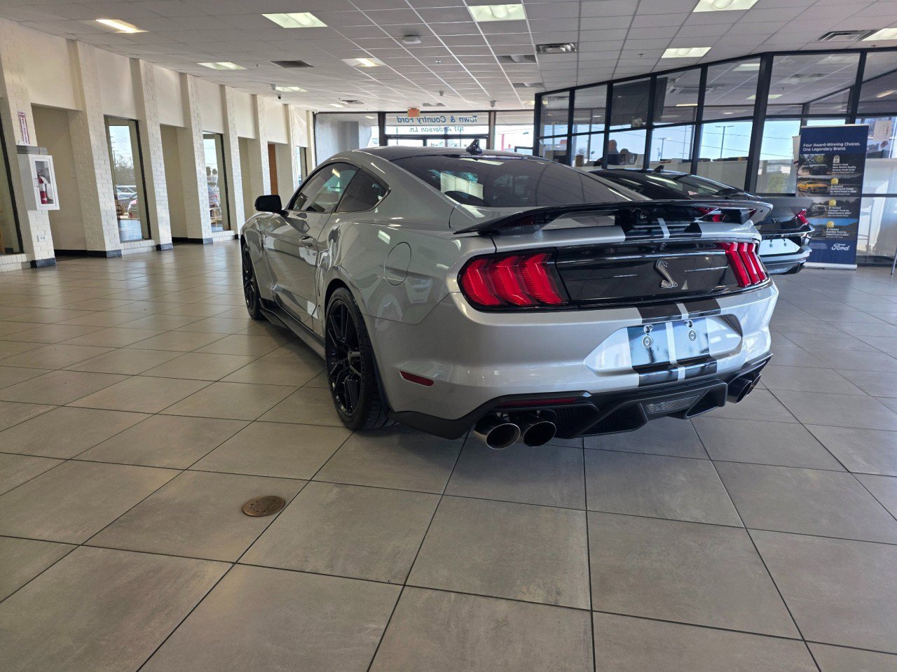 Used 2022 Ford Mustang Shelby GT500 w/ Technology Package image 9