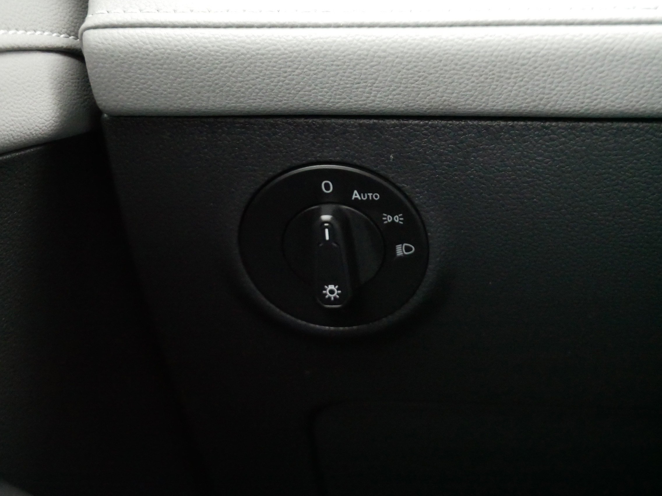 Certified 2022 Volkswagen Taos SEL w/ Panoramic Sunroof Package image 27