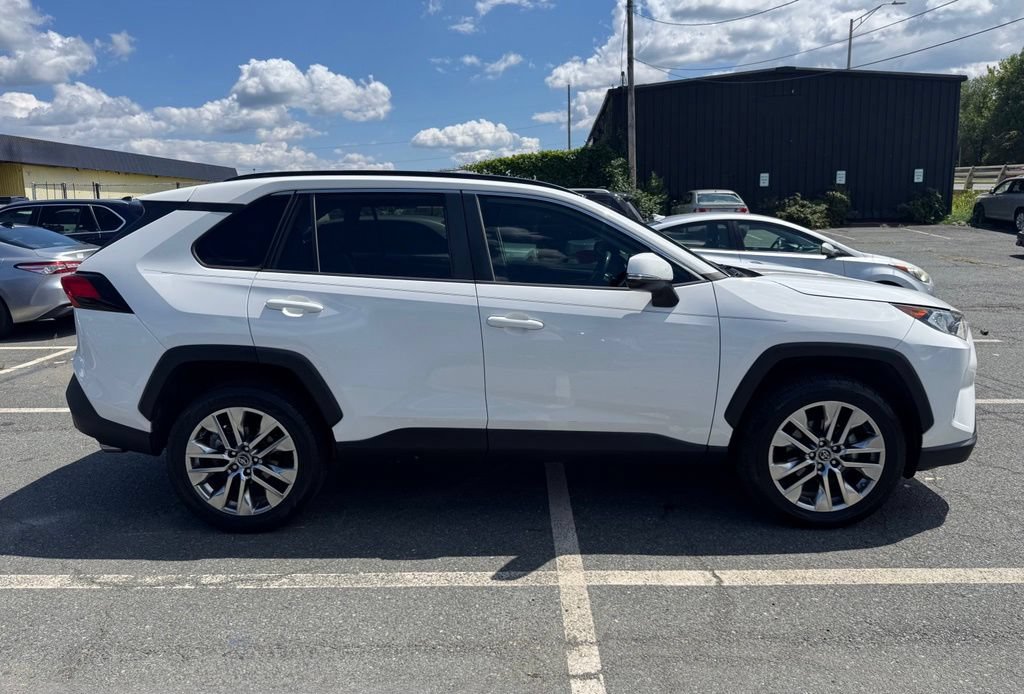 Used 2019 Toyota RAV4 XLE Premium FWD image 8