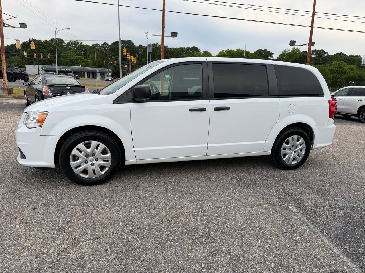 Used 2020 Dodge Grand Caravan SE FWD image 18