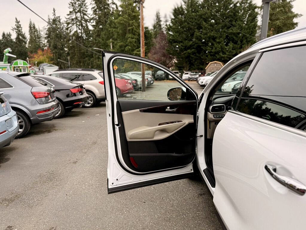 Used 2016 Kia Sorento EX w/ EX Touring Package image 24