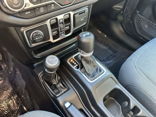 Certified 2025 Jeep Wrangler Unlimited Sahara AWD/4WD image 38
