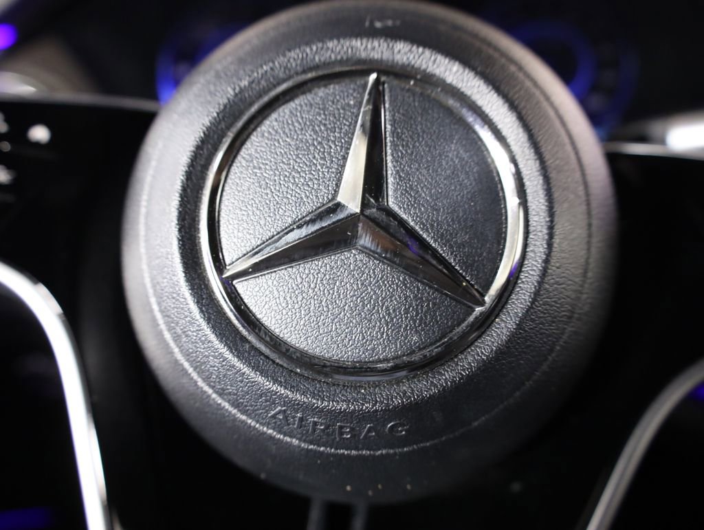 Used 2023 Mercedes-Benz EQS 580 4MATIC SUV w/ Exclusive Trim Package image 17