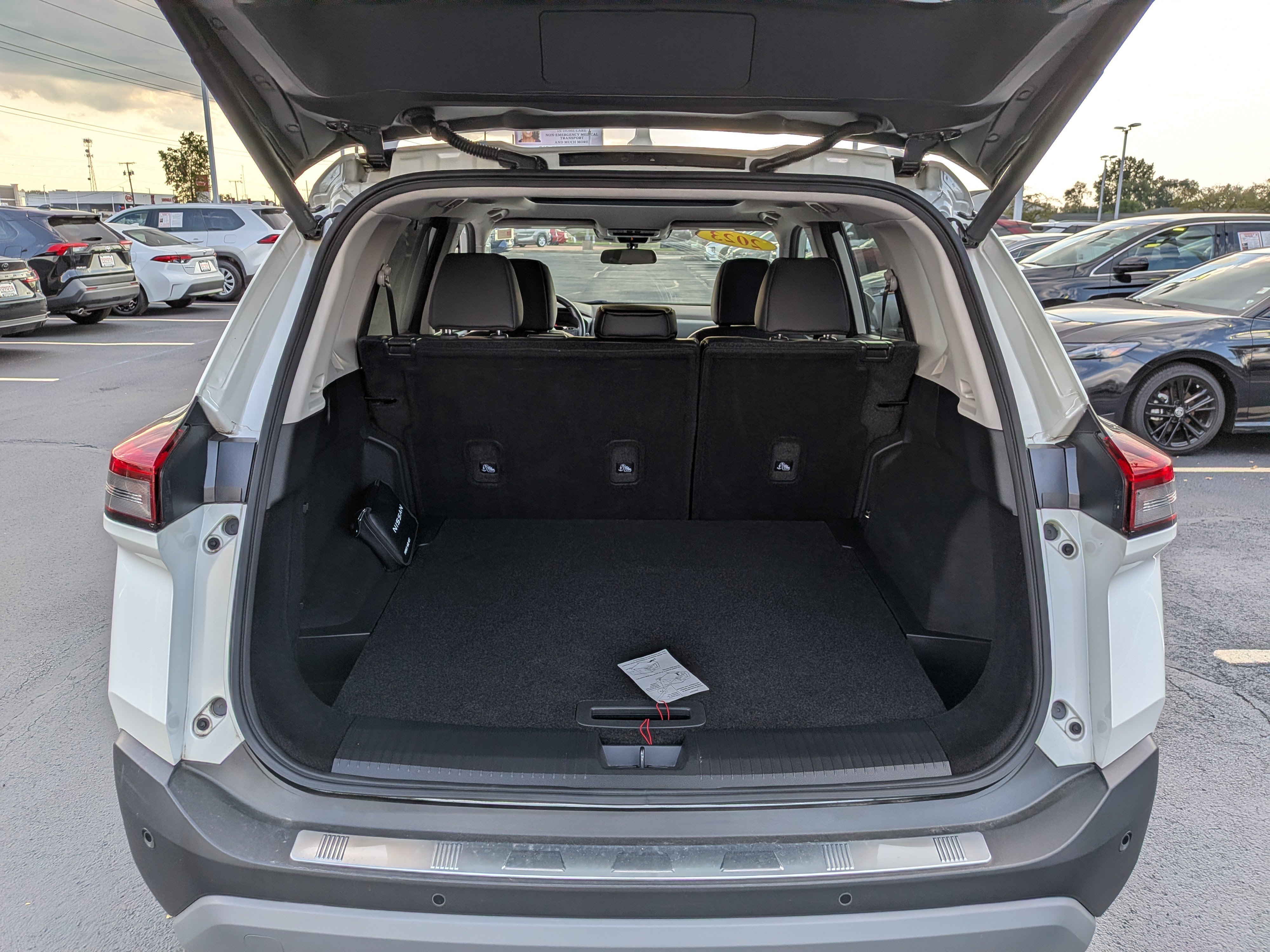 Used 2023 Nissan Rogue SV w/ SV Premium B Package AWD/4WD image 23