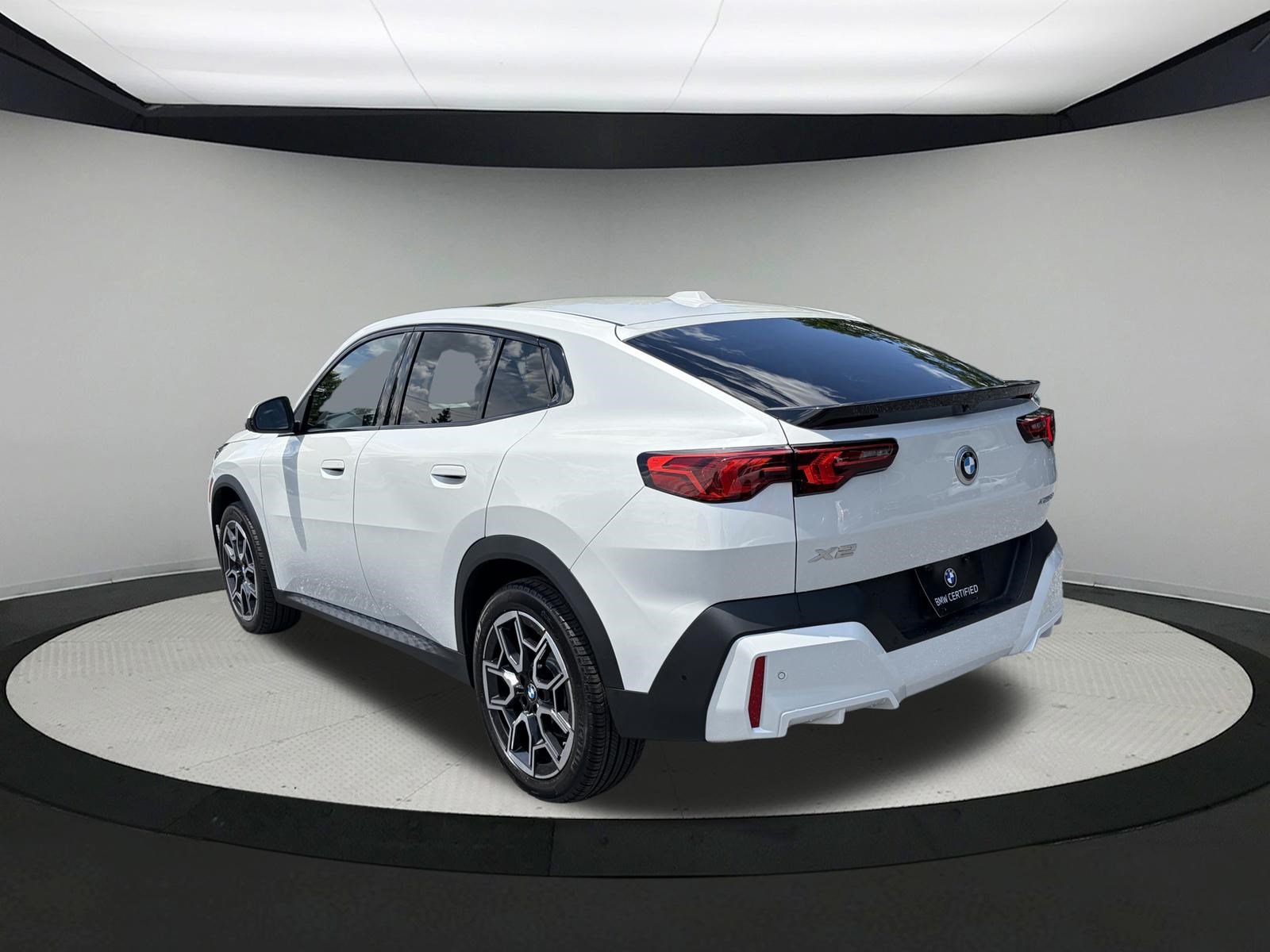 Certified 2025 BMW X2 xDrive28i AWD/4WD image 5