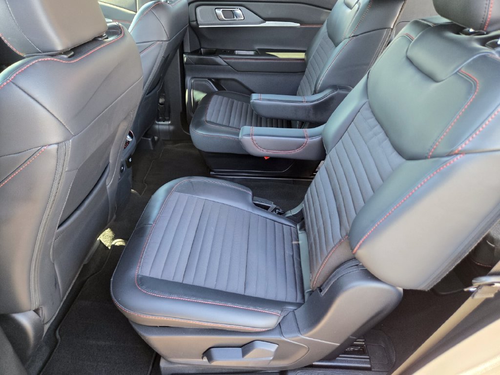 New 2026 Ford Explorer ST-Line w/ ST-Line Street Pack AWD/4WD image 12