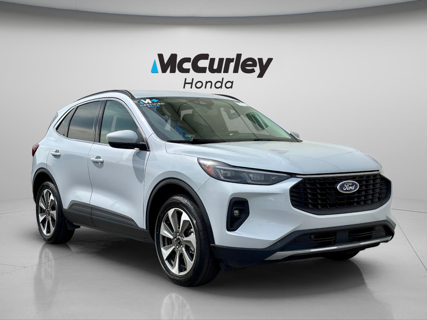 Used 2025 Ford Escape Platinum AWD/4WD image 1