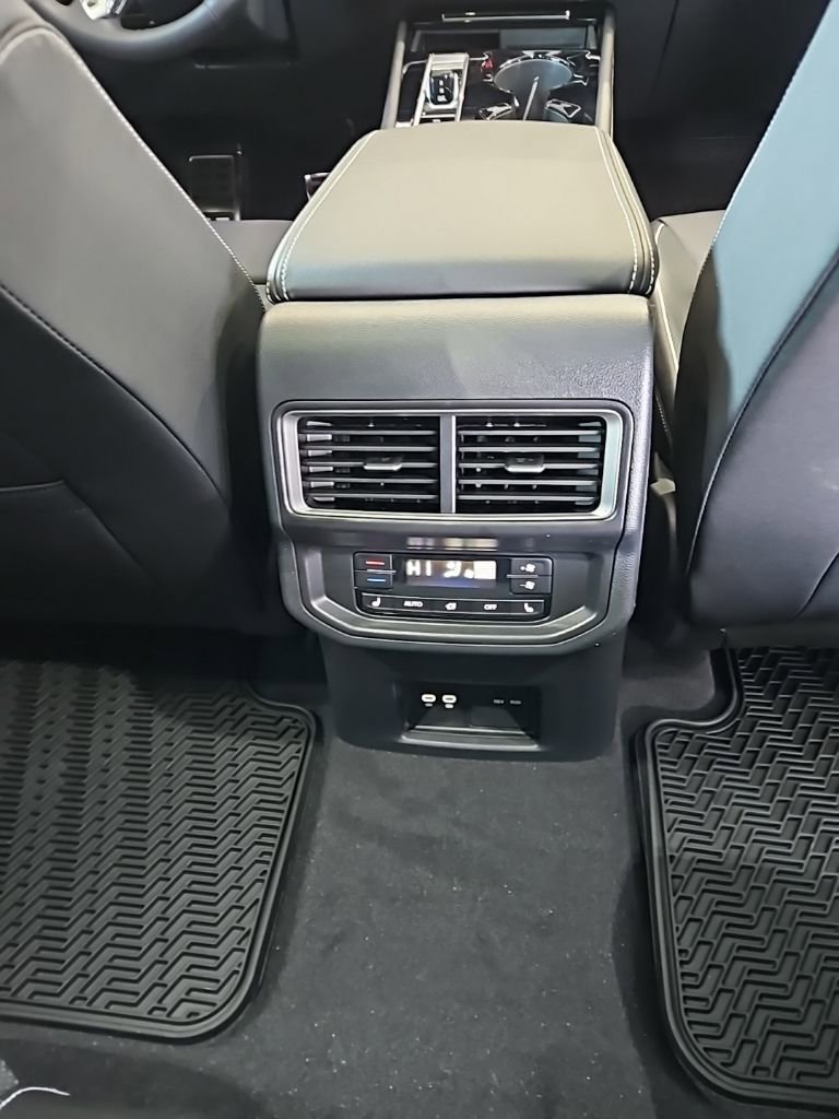New 2026 Volkswagen Atlas SEL Premium R-Line AWD/4WD image 18